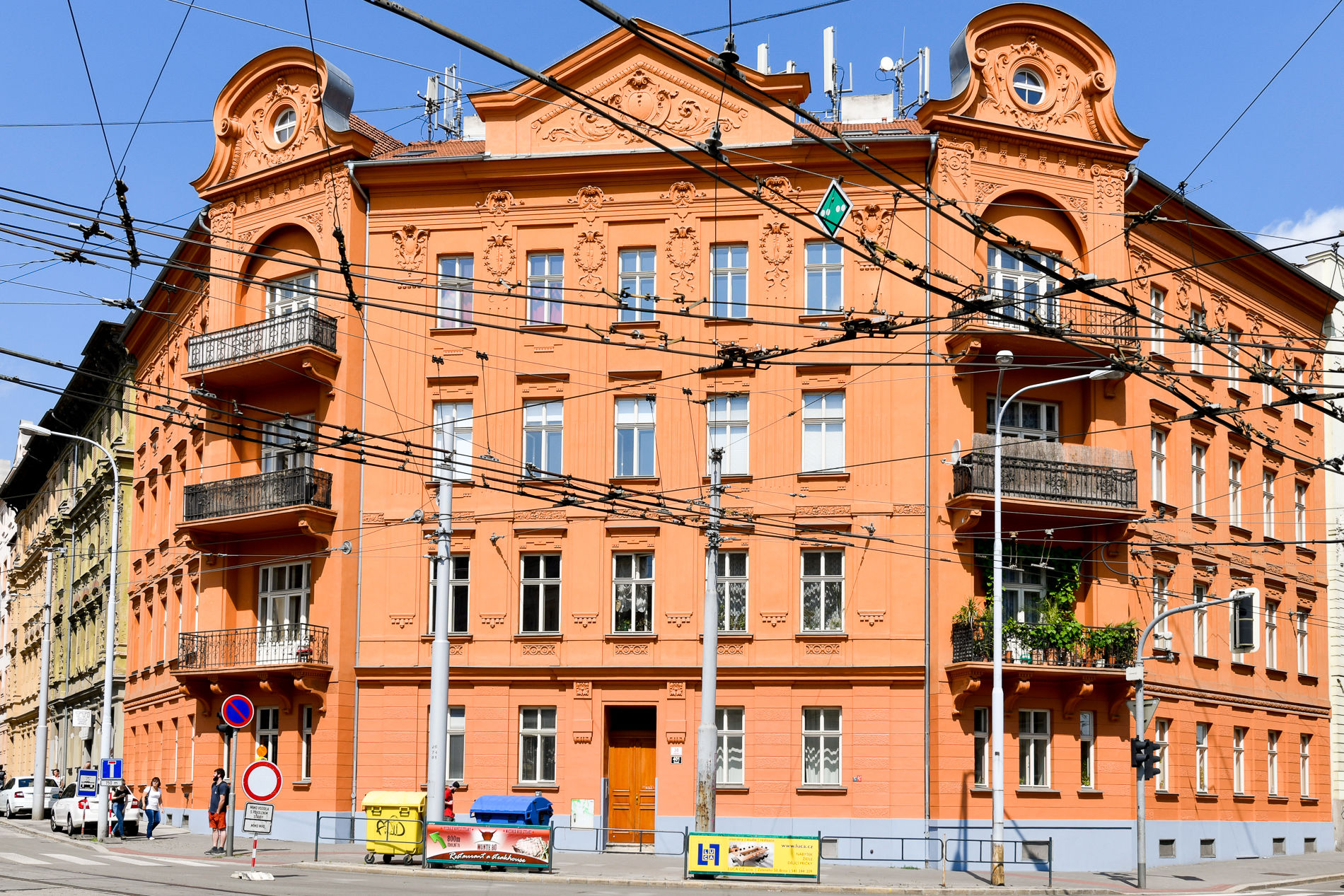 Čištění a nátěry fasád