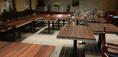 Obnova olejového nátěru na dřevěných stolech