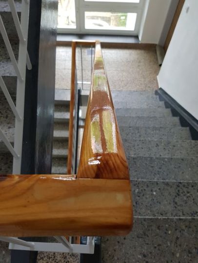 Nátěr dřevěného zábradlí