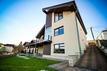 Obnovení fasády fungicidním nátěrem