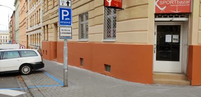 Odstranění graffiti ze soklu + nátěr