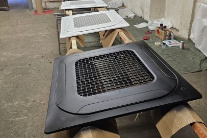 Nástřik krytů klimatizace na černou barvu