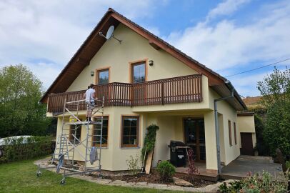 Obnovení fasády, mytí střechy, nátěr podbití