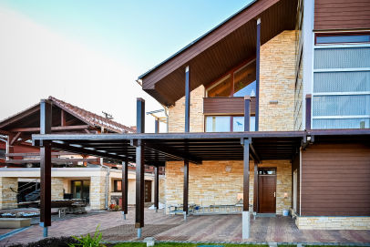 Nátěr dřevěných trámů