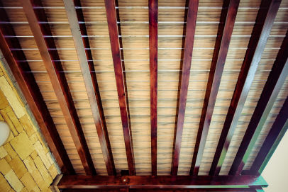 Nátěr dřevěných trámů