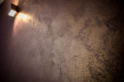 Dekorační nátěr značkou Oikos typem Encantto