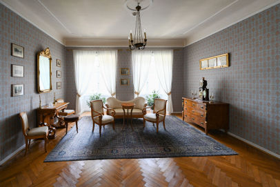 Tapetování v zámku Lysice