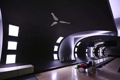 Omyvatelná malba v bowlingové hale v Chauteau de frontiere